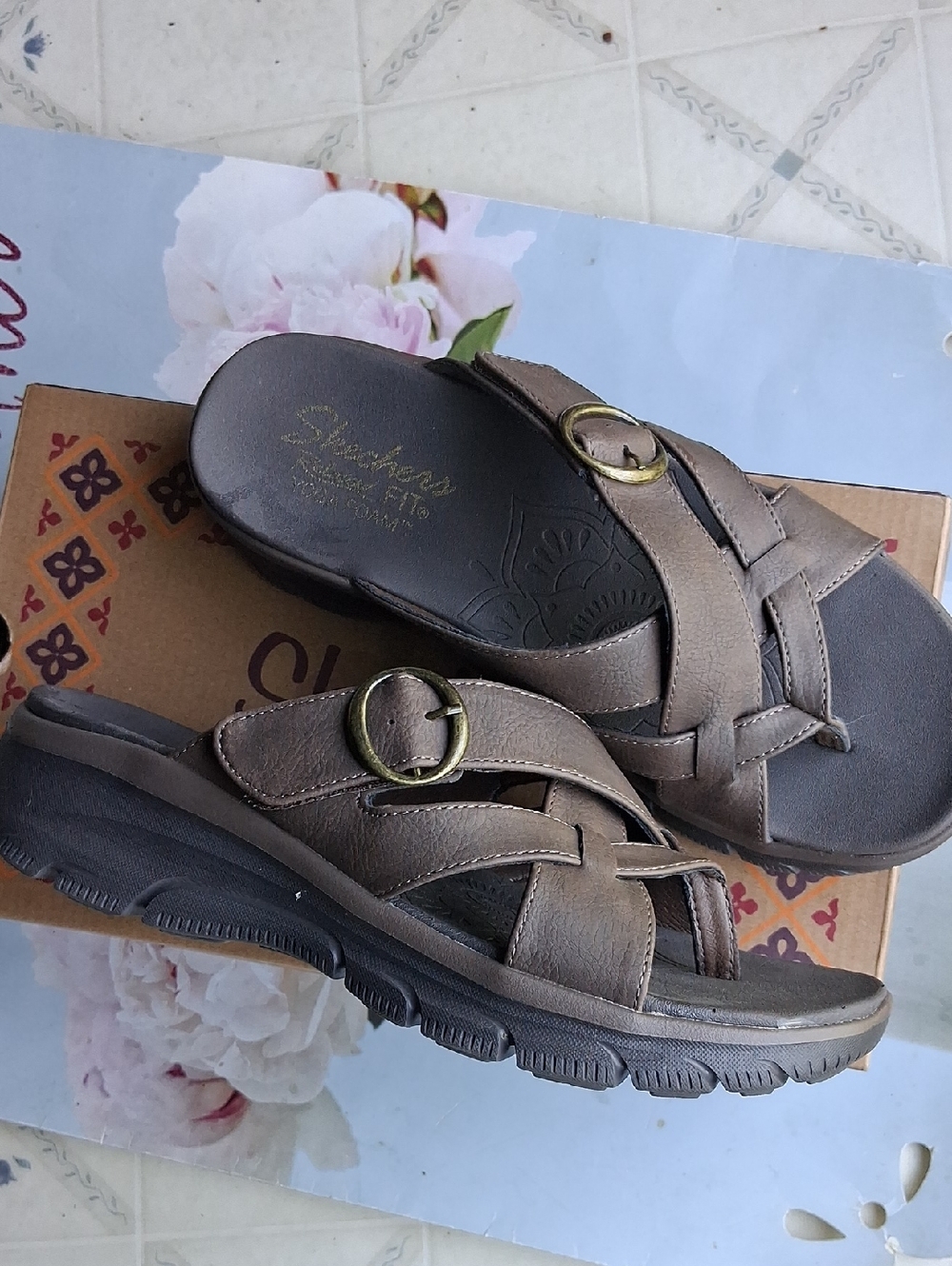 NEW Skechers Relaxed Fit Luxe Foam Womens Slide Buckle Sandals Chocolate Brown 7